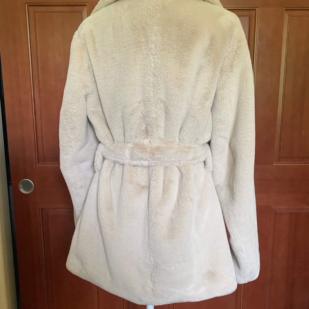 NWT - Vince Faux Fur Coat - L - Picture 3 of 12